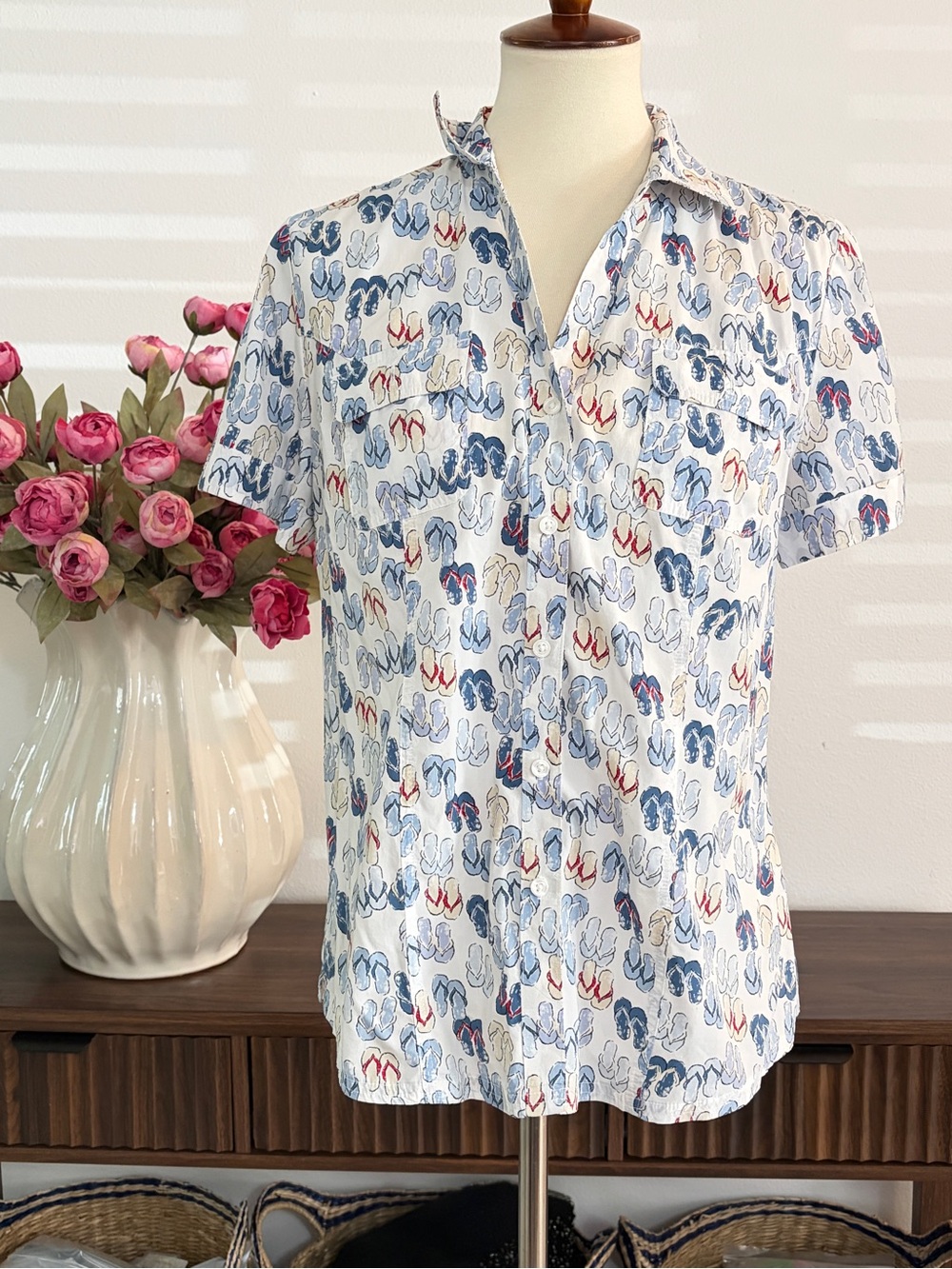 Karen Scott White Button-Down Shirt with Blue & Red Flip-Flop Print Size Medium